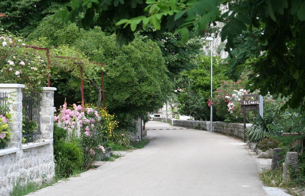 Holiday Home Ametist Cattaro Esterno foto