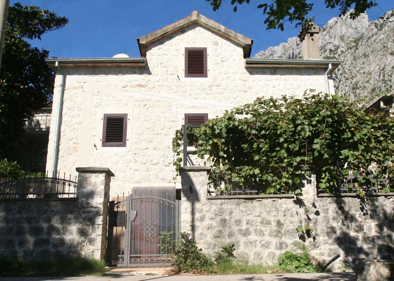 Holiday Home Ametist Cattaro Esterno foto