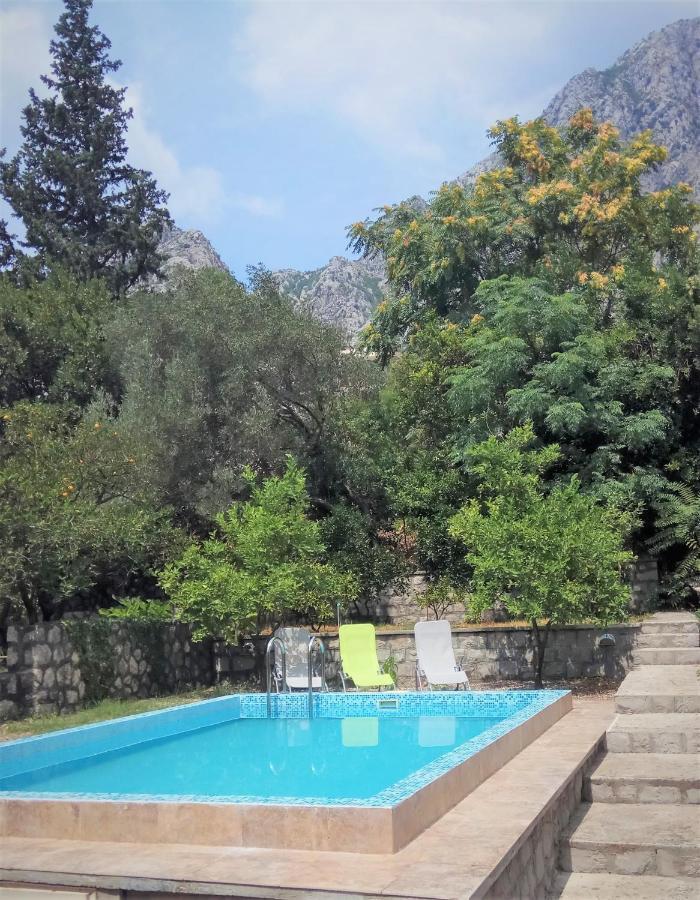 Holiday Home Ametist Cattaro Esterno foto